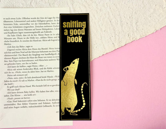 Lesezeichen „sniffling a good book"