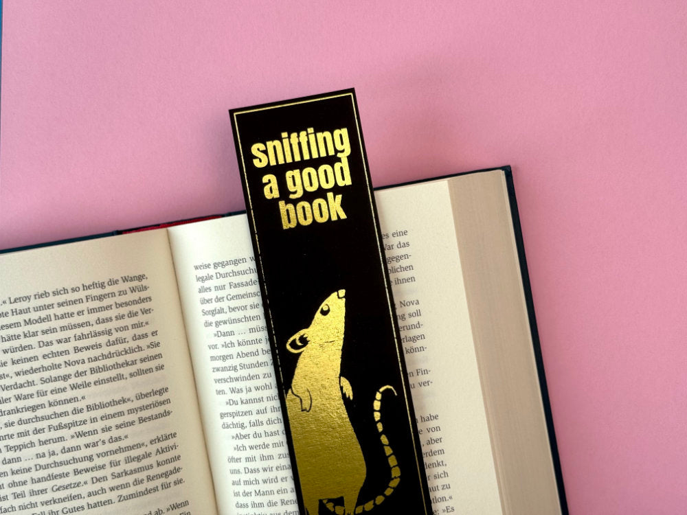 Lesezeichen „sniffling a good book"